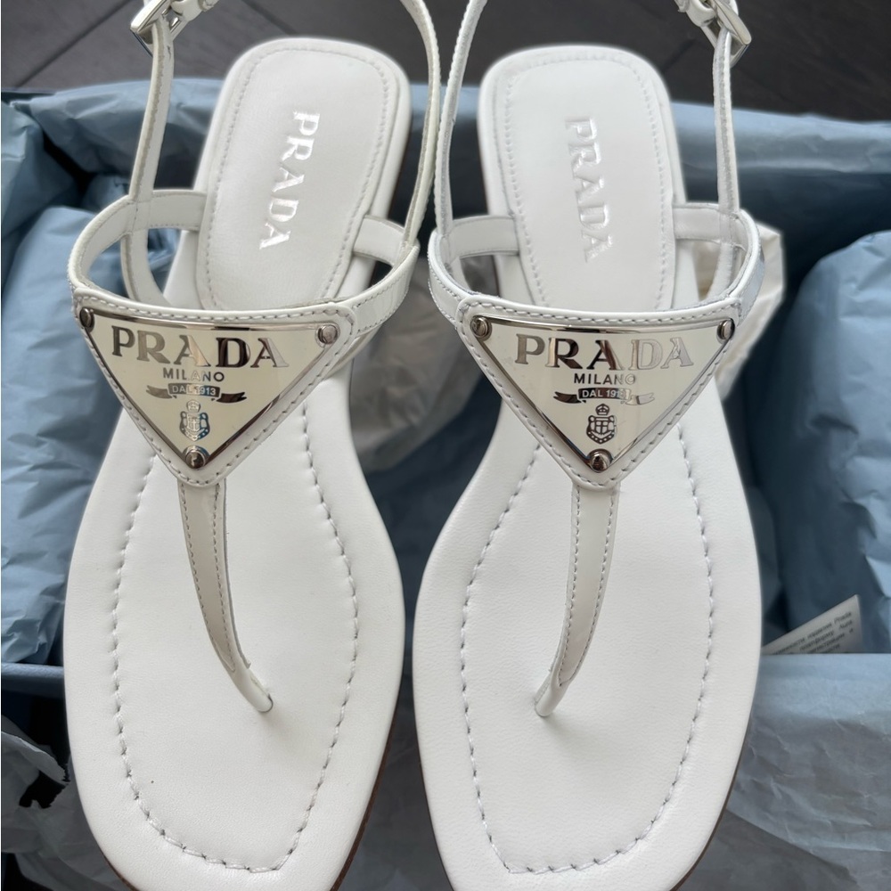Prada White Leather Sandals with Metallic Logo Calzature Donna Bianco